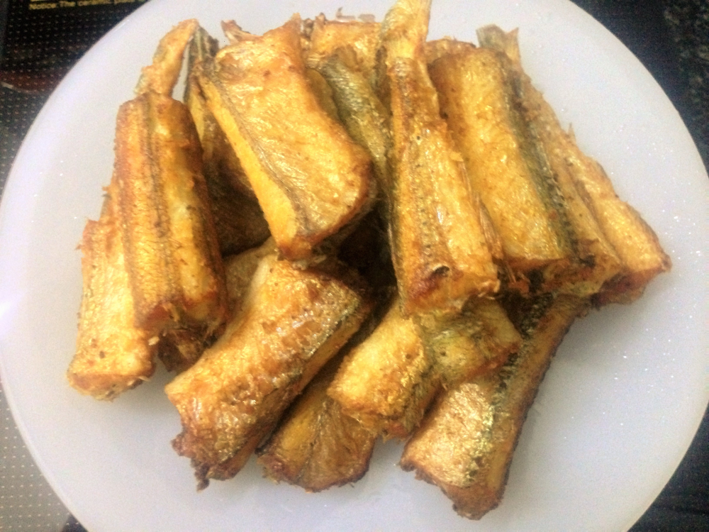 1. Cá Xanh Xương Chiên Giòn