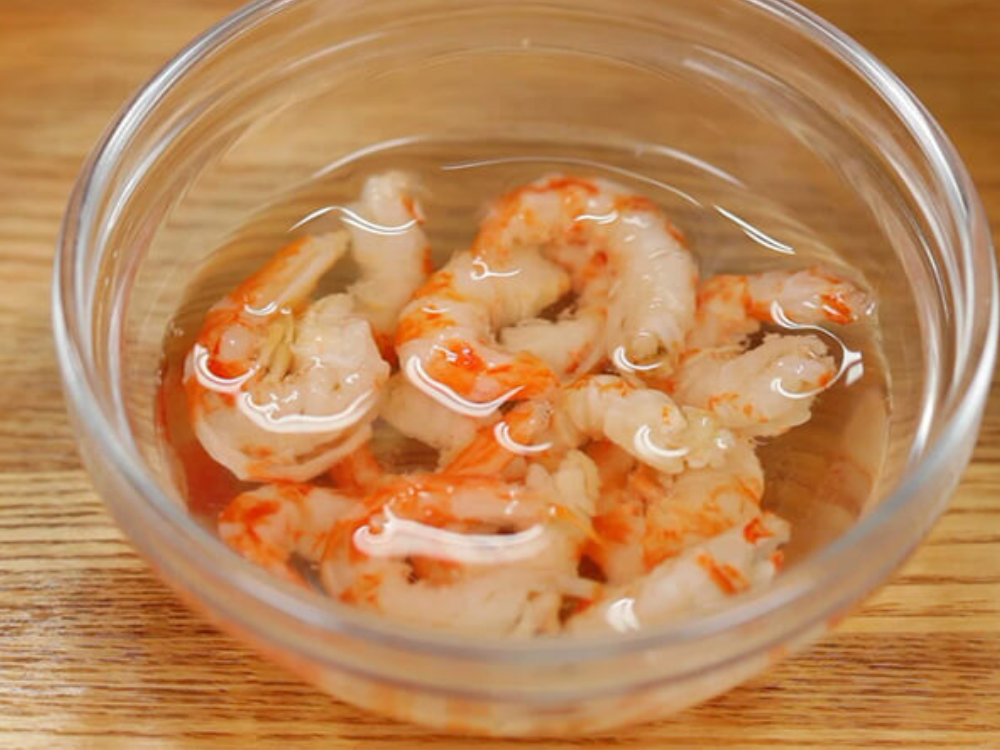 Sơ chế tôm khô và thịt