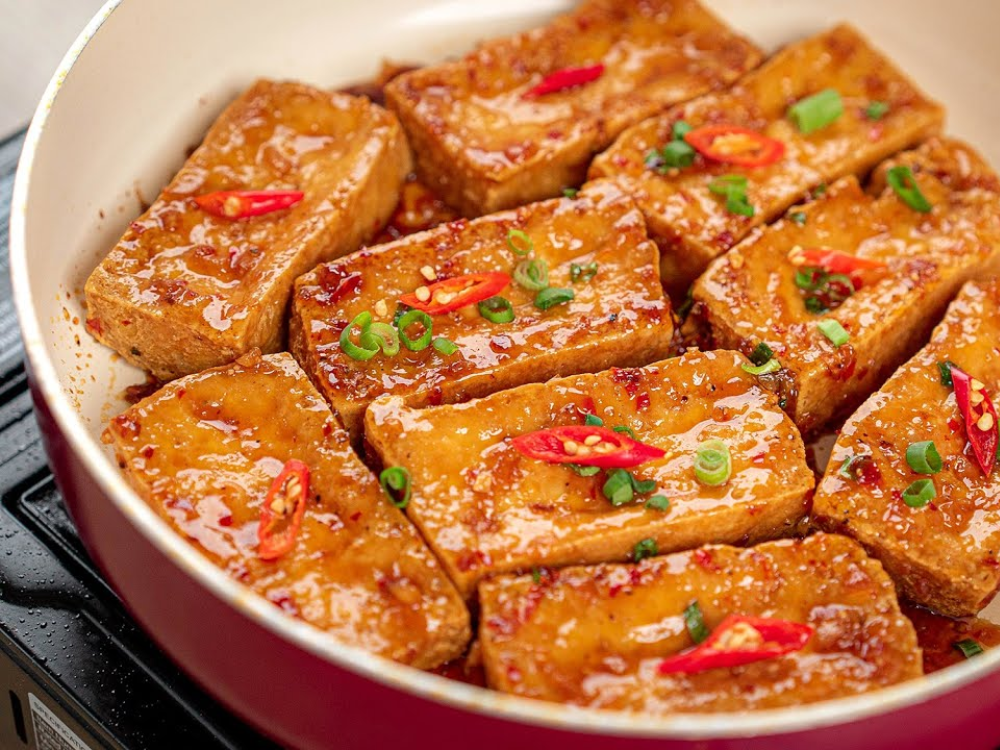 4. Đậu hũ chiên sốt nước mắm tỏi ớt
