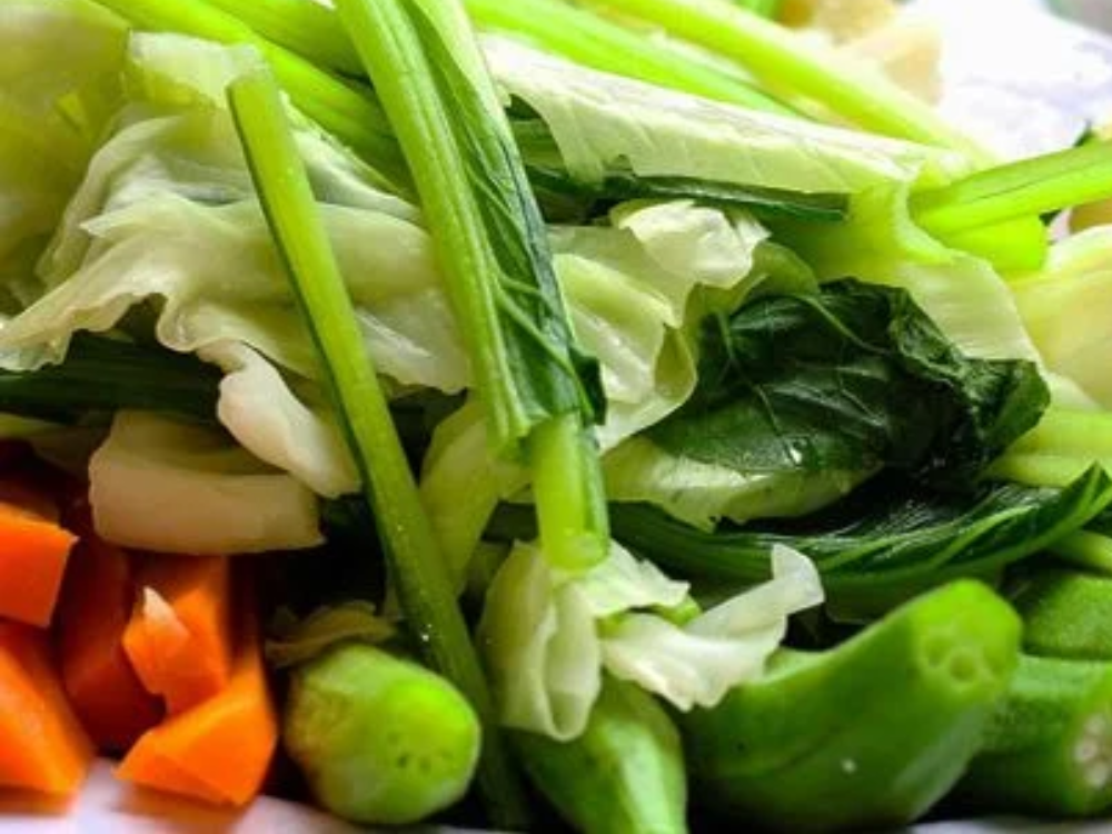 2. Rau luộc chấm mắm ruốc