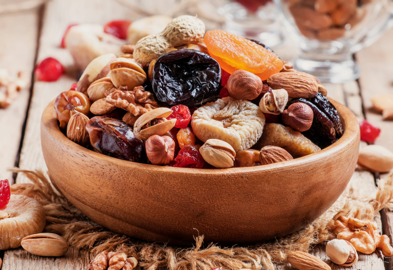 Những rủi ro khi trẻ ăn quá nhiều trái cây sấy khô