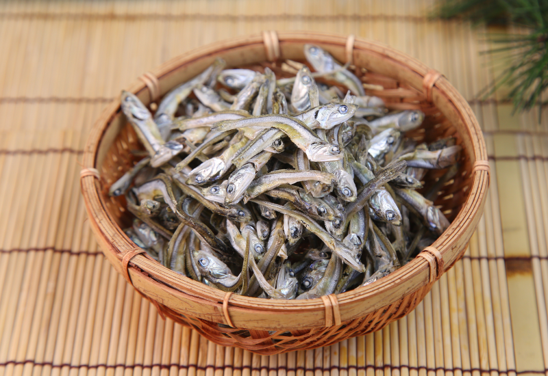 Bảo quản cá khô trong tủ lạnh – ngăn mát hoặc ngăn đông