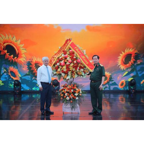 Giao lưu nghệ thuật “Theo ánh bình minh”, hỗ trợ nạn nhân chất độc da cam